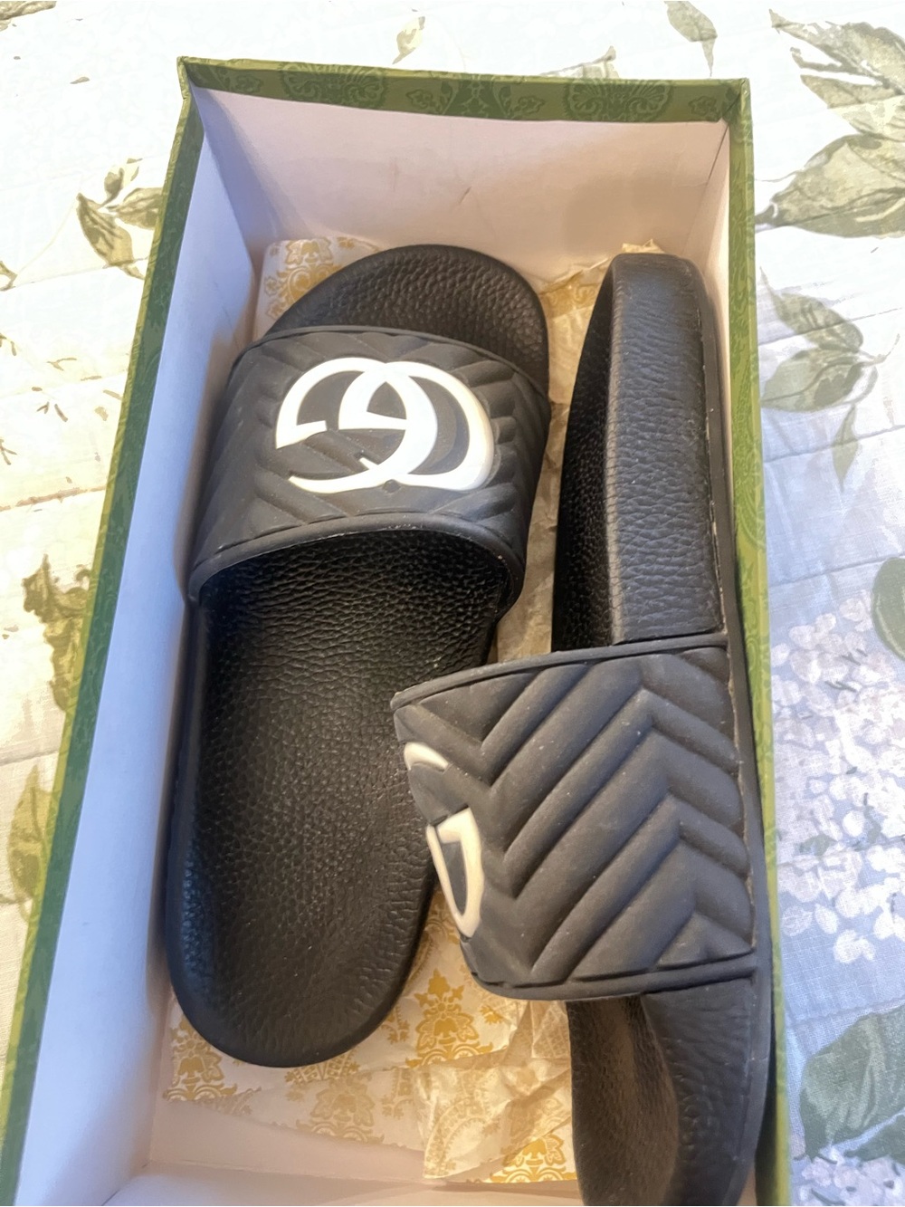Preowened size US 9 Gucci Black GG Rubber Slide ๐ฎ๐น๐ฎ๐น๐ฎ๐นUK 8. Good condition! - Picture 4 of 7